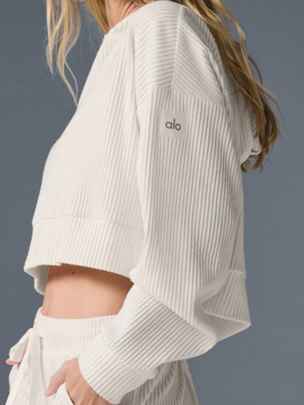 ALO IVORY COZY RIBBED CROPPED MUSE HOODIE